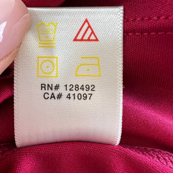 Greg Norman Play Dry Dark Pink V-Neck Short Sleeve Shirt Button Shoulder M - Picture 8 of 8